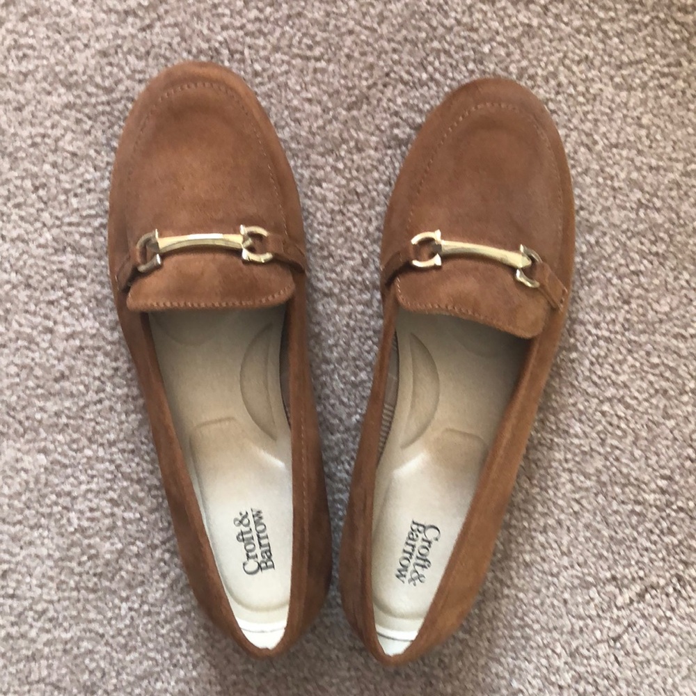 NEW Womens Croft and Barrow brown suede loafers size 7 1/2.